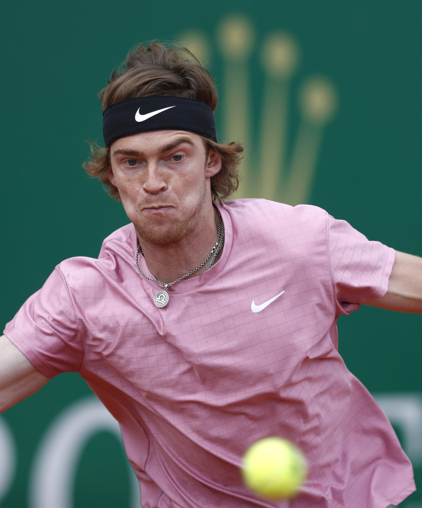 赛场地相对 赛场地相对